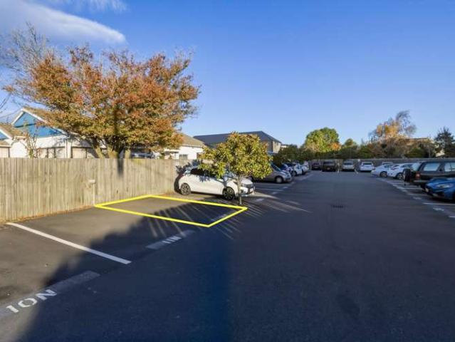 Apartment for sale in Chaslands, Canterbury