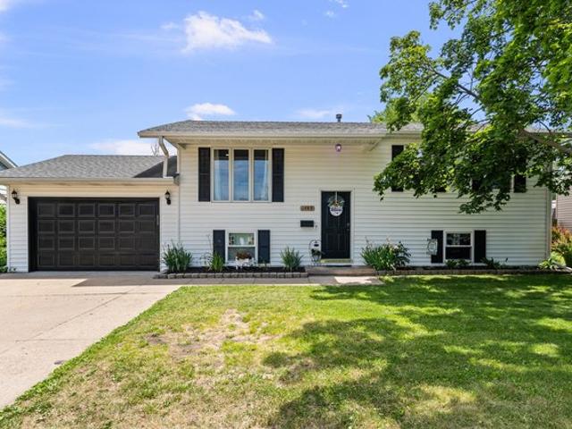 House for sale in Camanche, Iowa