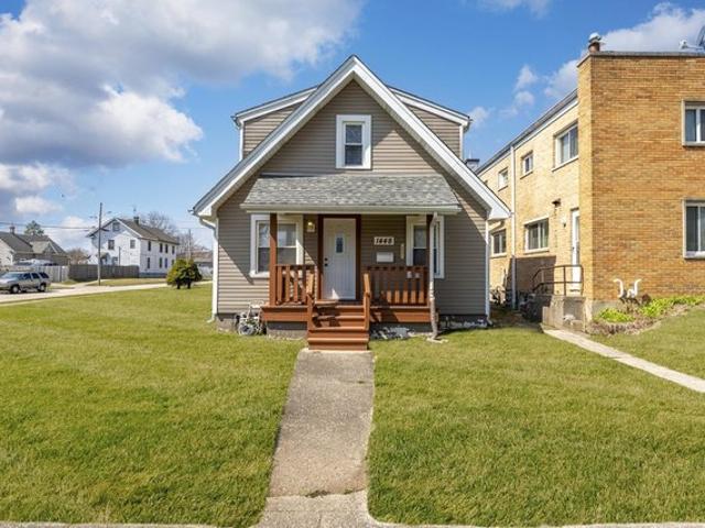 House for sale in Great Lakes, Illinois