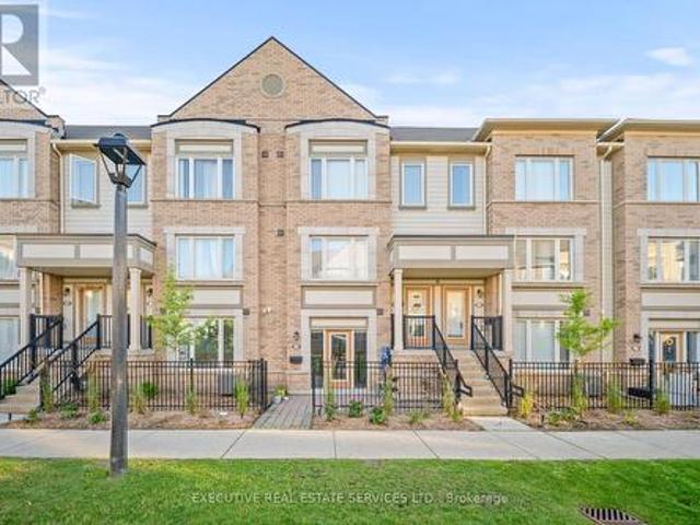 Townhouse for sale in Georgina, Ontario