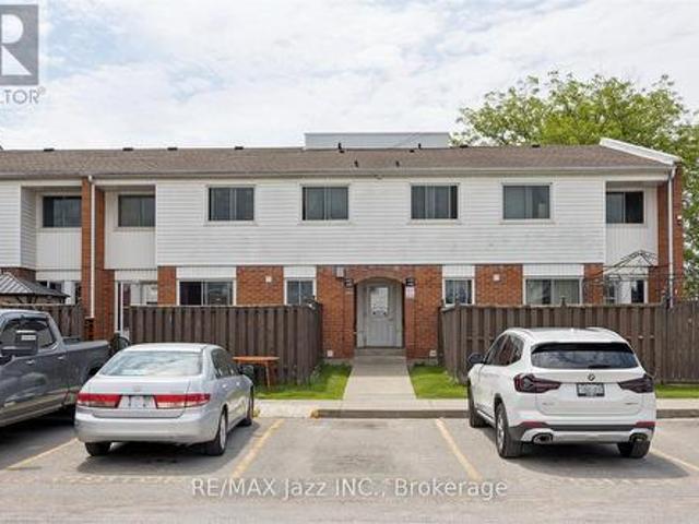 Townhouse for sale in Durham, Ontario