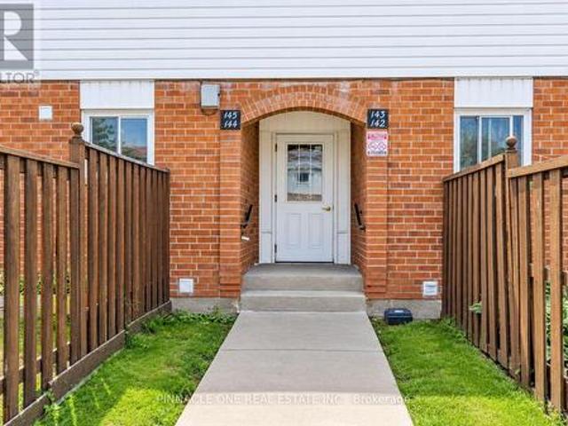 Townhouse for sale in Lakeview, Oshawa