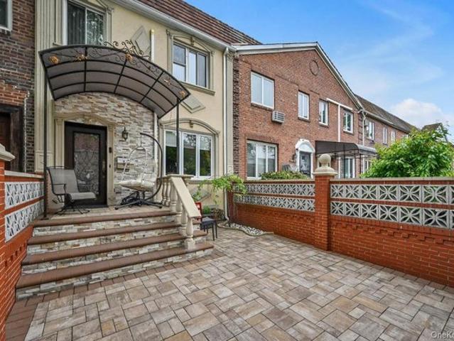 House for sale in Queens, Arverne