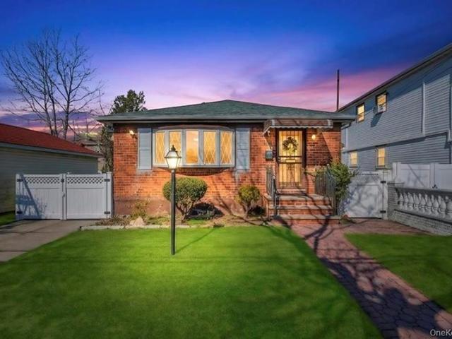 House for sale in Queens, Arverne