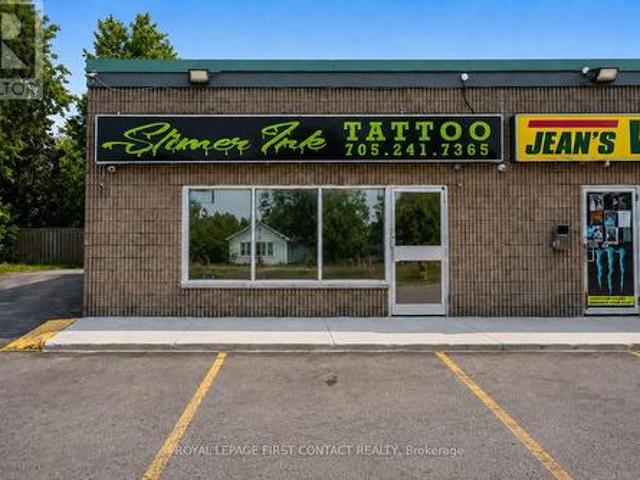 Commercial for rent in Barrie, Ontario