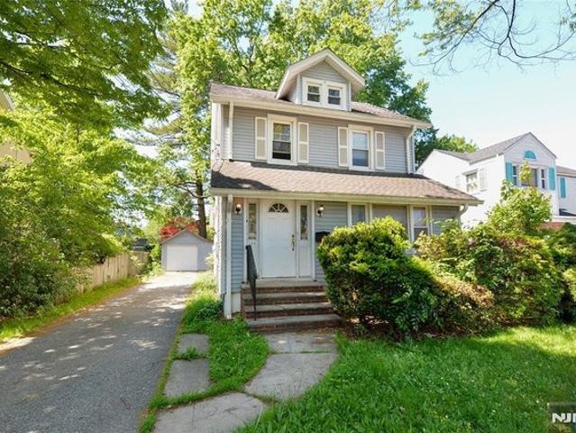 House for sale in Teaneck, New Jersey
