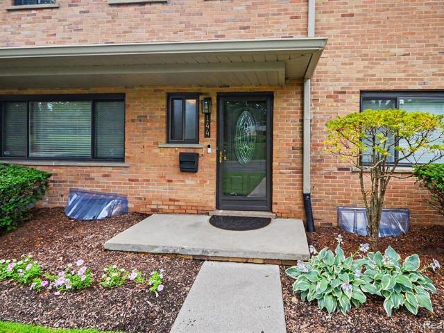 Condo for sale in Bloomfield Hills, Michigan