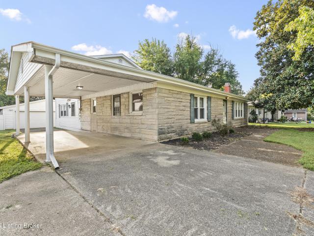 House for sale in Mount Washington, Kentucky