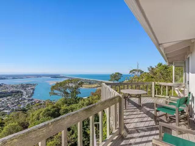 House for sale in Chaslands, Canterbury