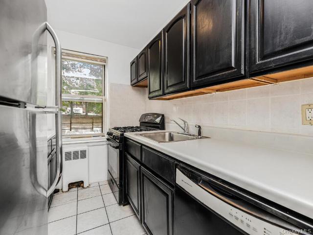 Condo for sale in Glenwood, New York