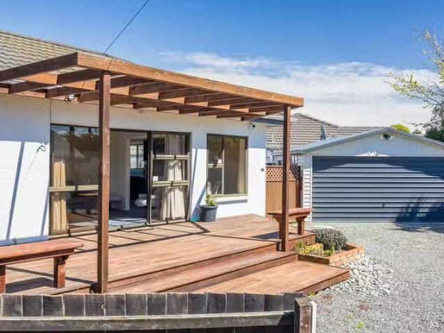 House for sale in Chaslands, Canterbury