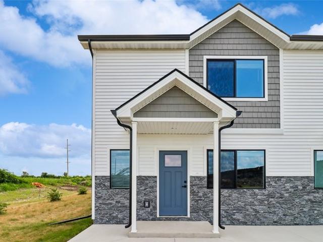 Townhouse for sale in Urbandale, Iowa