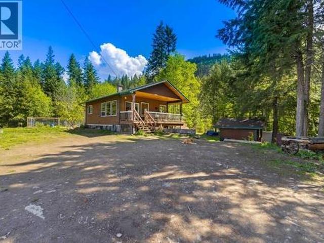 House for sale in Sirdar, British Columbia