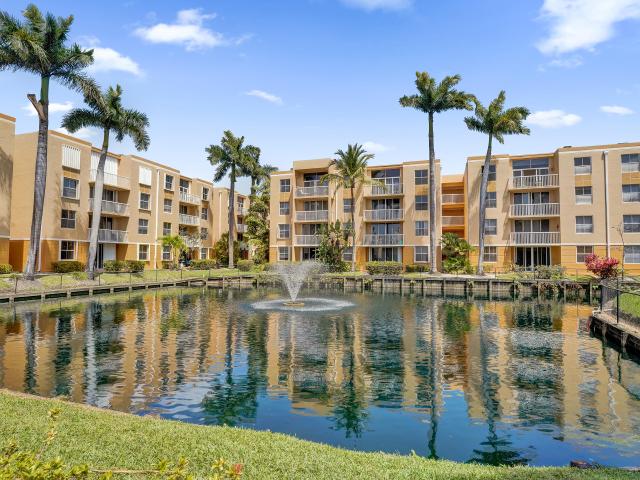 Condo for sale in Dania, Florida