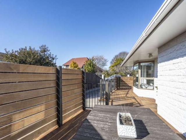 Property for sale in Chaslands, Canterbury