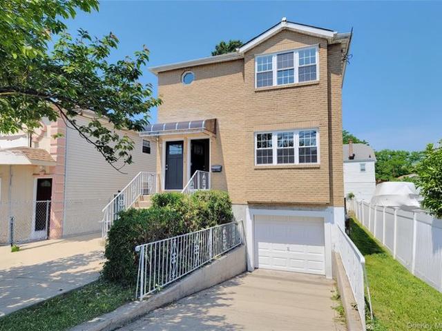 House for sale in Queens, Arverne