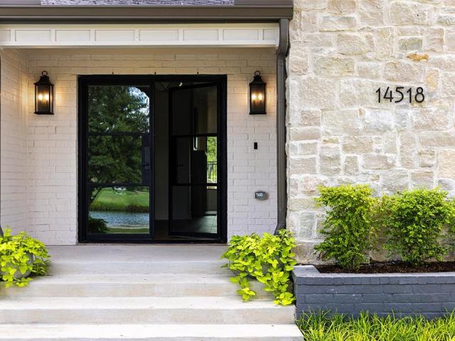 House for sale in Oakbrook, Farmers Branch