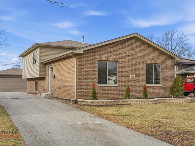 House for sale in Midlothian, Illinois