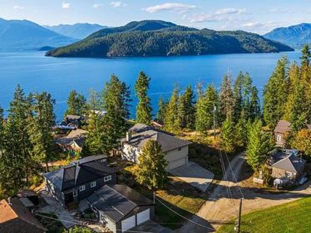 House for sale in Sirdar, British Columbia