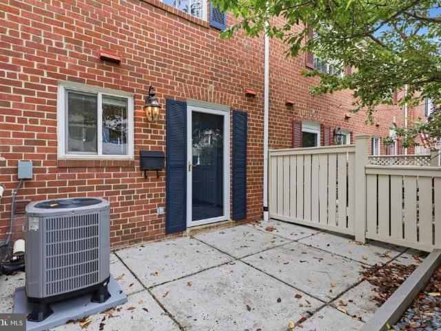 Condo for sale in James K. Polk, Alexandria