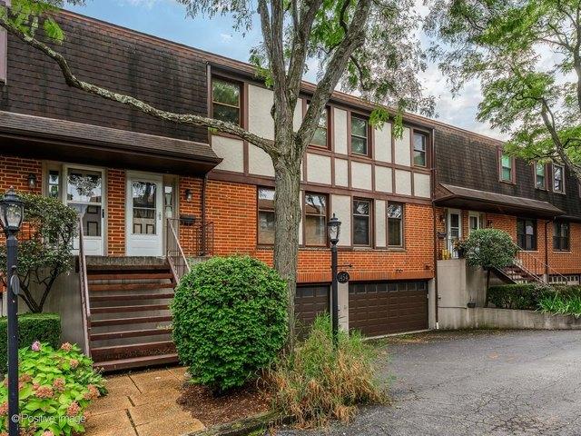 Townhouse for sale in Highland Park, Illinois