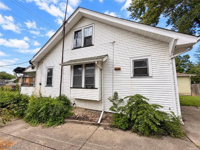 House for sale in Warren, Ohio