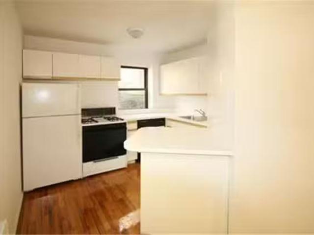Condo for rent in Bayside