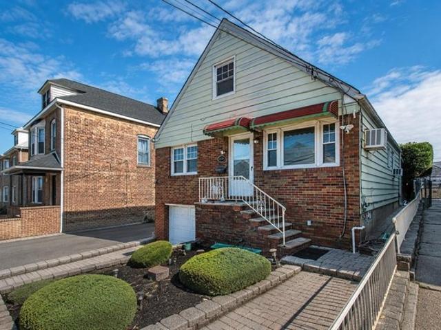 House for sale in Hudson, New Jersey