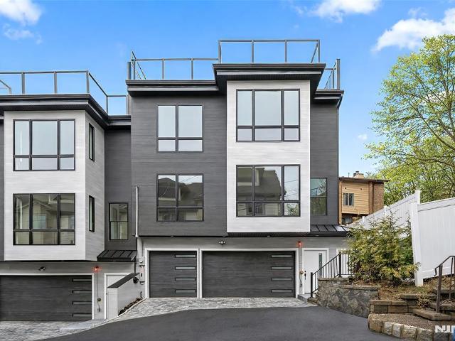 Property for sale in Edgewater, New Jersey