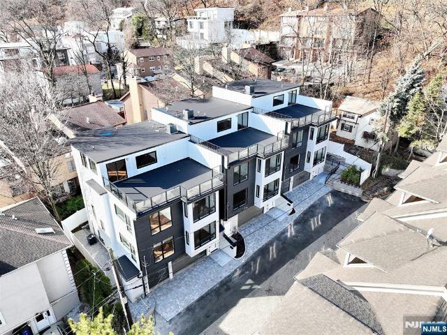 Condo for sale in Edgewater, New Jersey