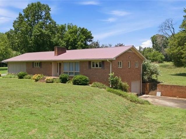 House for sale in Pfafftown, North Carolina