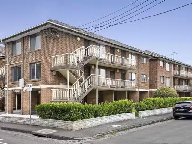 Apartment for rent in Clifton Hill