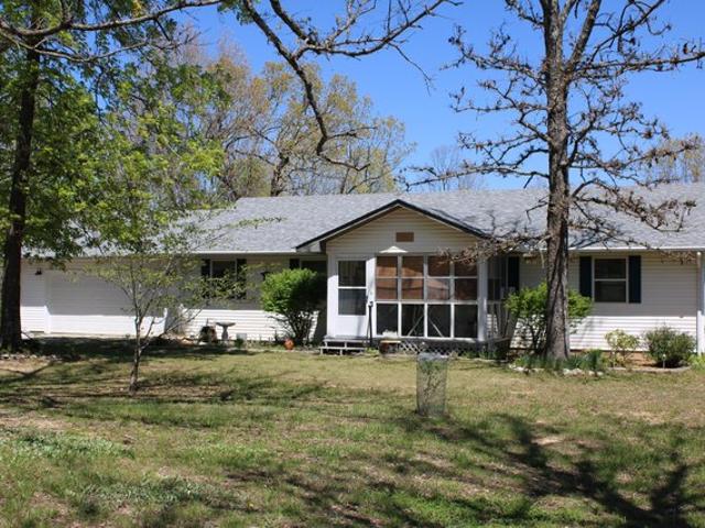 House for sale in Koshkonong, Missouri