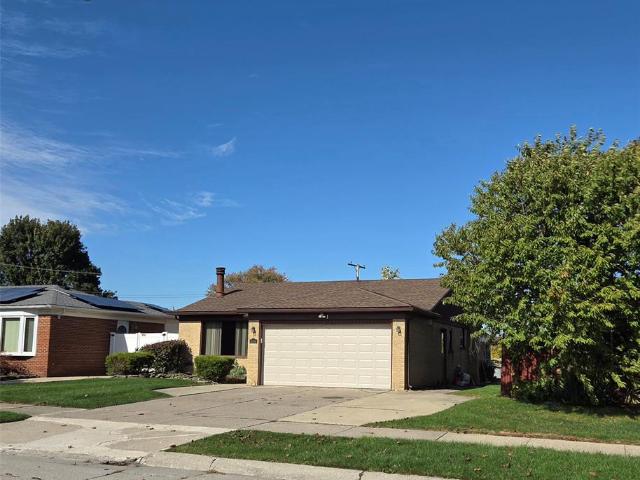 House for sale in Dix-Log Cabin Subdivision, Allen Park