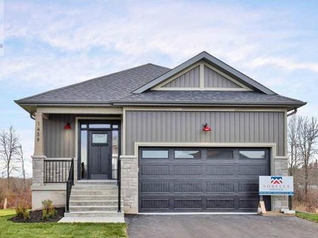 House for sale in Ontario