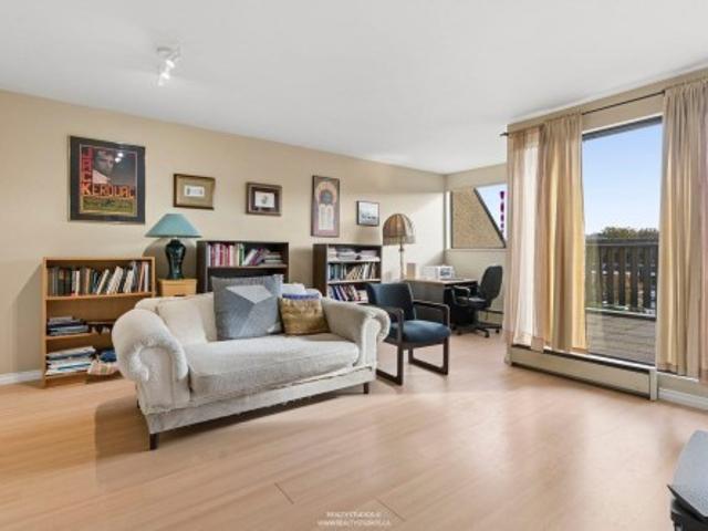 Townhouse for sale in Ambleside, West Vancouver