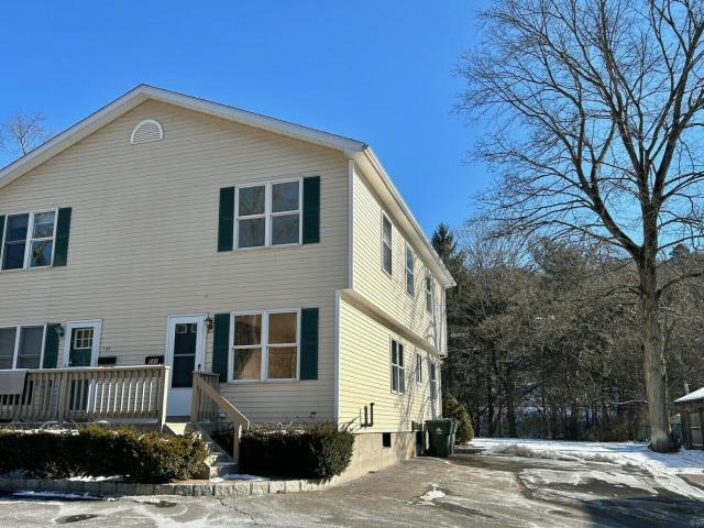 Duplex for rent in Seymour, Connecticut