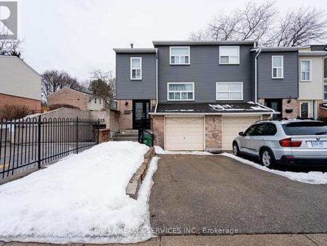 Townhouse for sale in Mississauga, Ontario
