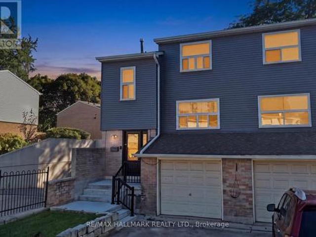 Townhouse for sale in Mississauga, Ontario
