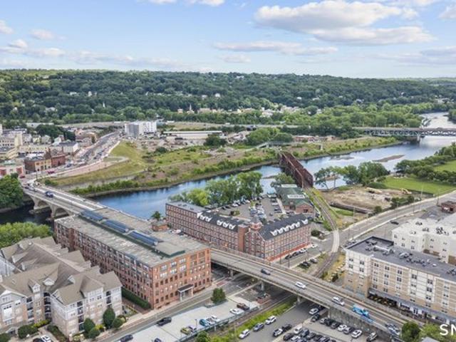 Condo for sale in Shelton, Connecticut
