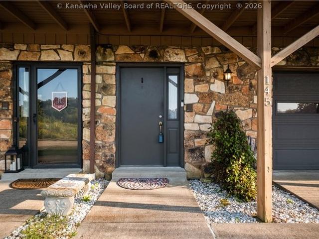 Townhouse for sale in Poca, West Virginia