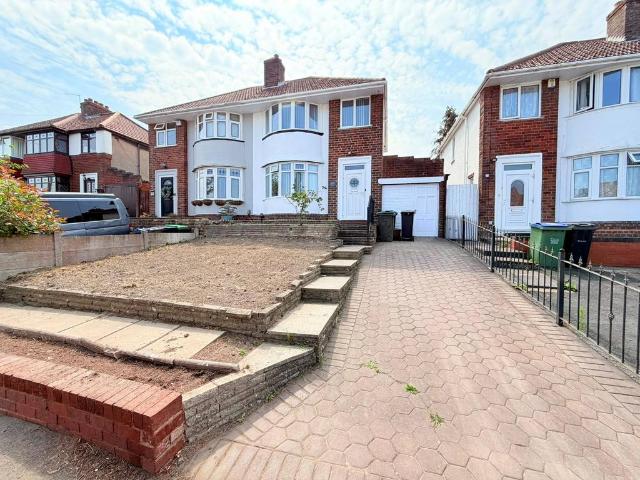 House for rent in Dixons Green, West Midlands