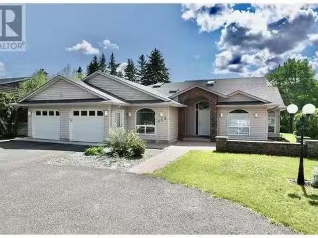 House for sale in 100 Mile House, British Columbia