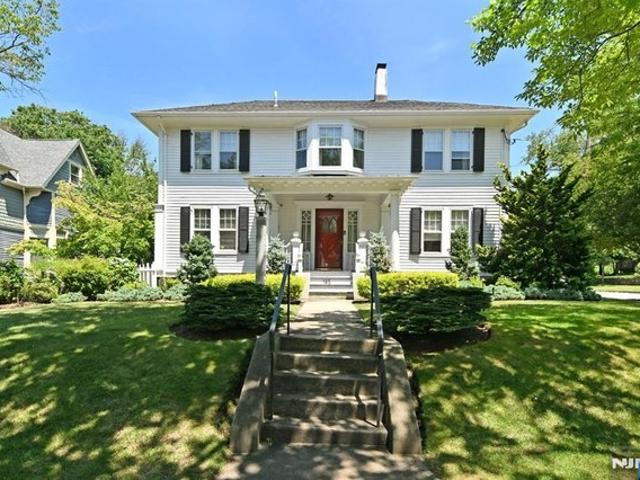 House for sale in Leonia, New Jersey