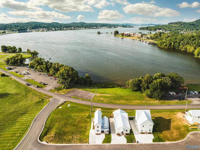 House for sale in Guntersville, Alabama