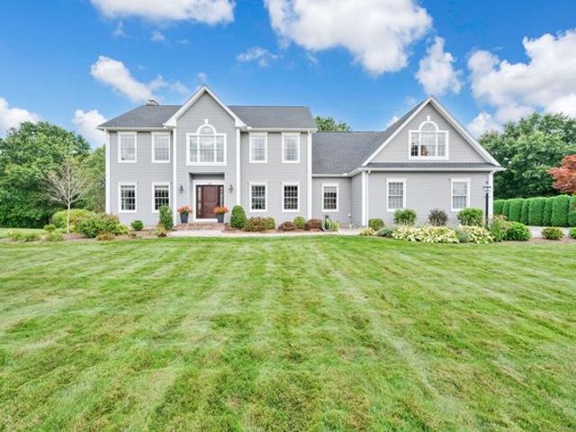House for sale in Suffield, Connecticut