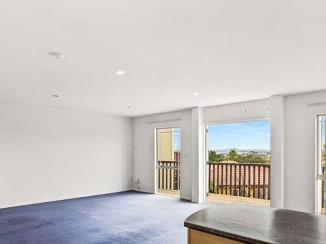 Townhouse for sale in Paremoremo
