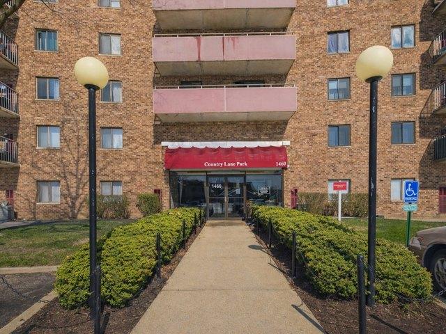 Condo for sale in Schaumburg, Illinois