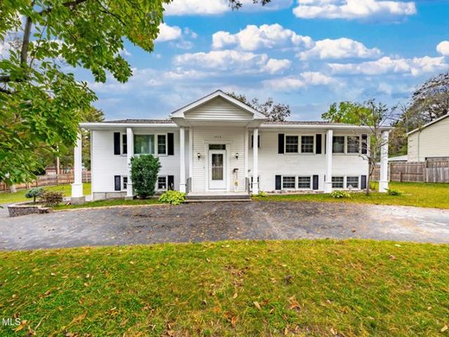 House for sale in Windsor Estates, Town of Niskayuna
