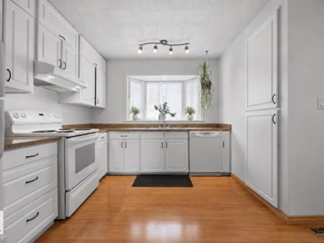 House for sale in Caernarvon, Edmonton